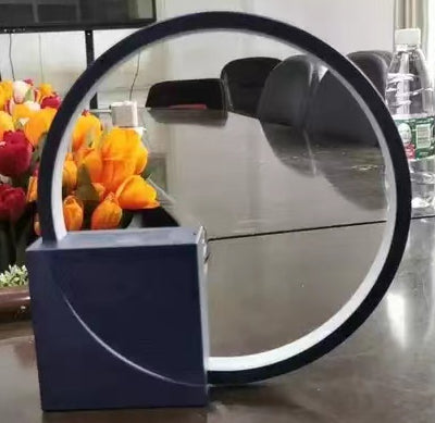Ringlampa med digital klocka i trälook