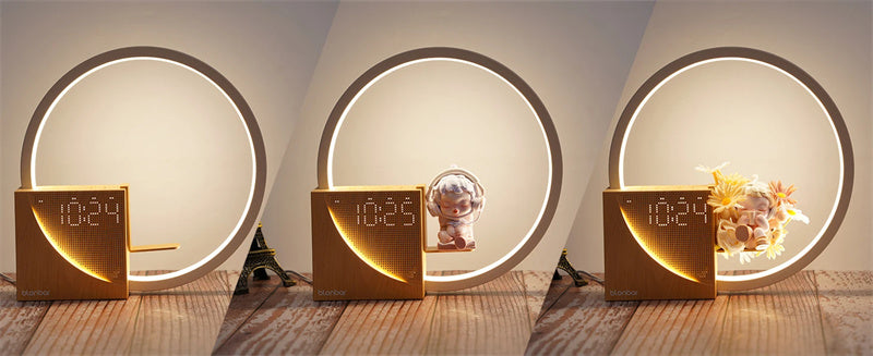 Ringlampa med digital klocka i trälook