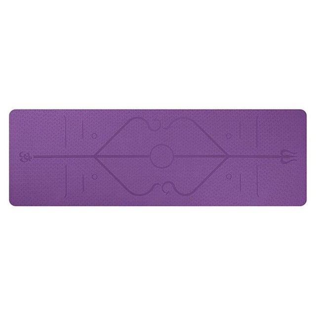 Lila yogamatta med positionslinjer