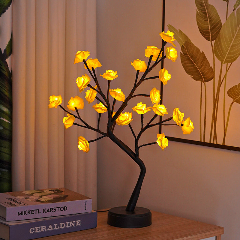 Rosenträdslampa med rosa rosor som lyser