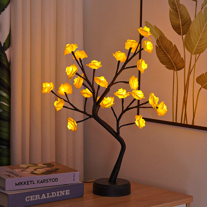 Rosenträdslampa med rosa rosor som lyser