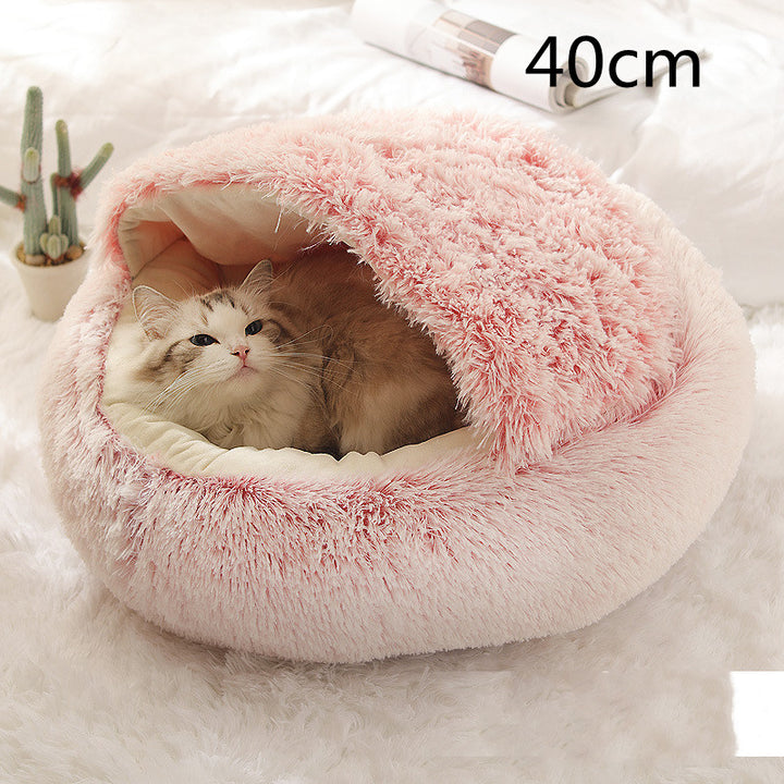 Katt i rund plyschbädd med huva