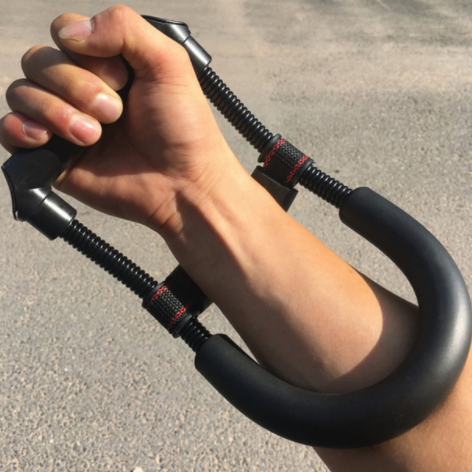 Svart underarmstränare med skumgrepp