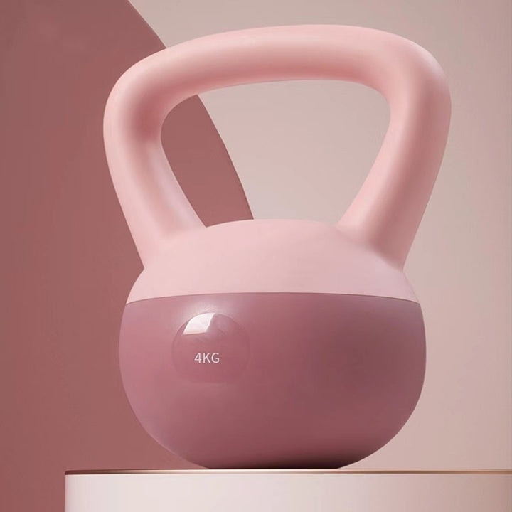Ljusrosa mjuk kettlebell på golvet