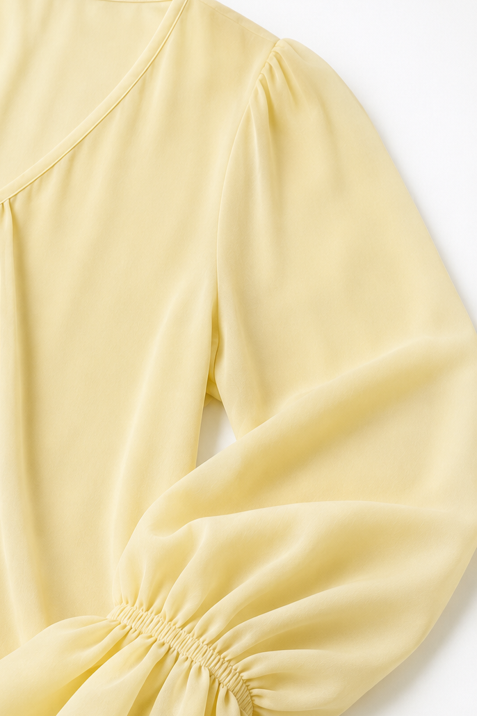Pleatrelle – Blus z plisami i urringning w v-ringning z falbanami