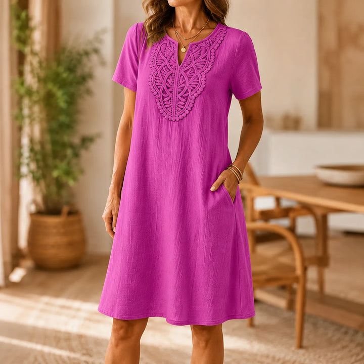 Loravie – Boho Klänning T-Shirt z Koronkowym Fartuszkiem w Stilu A