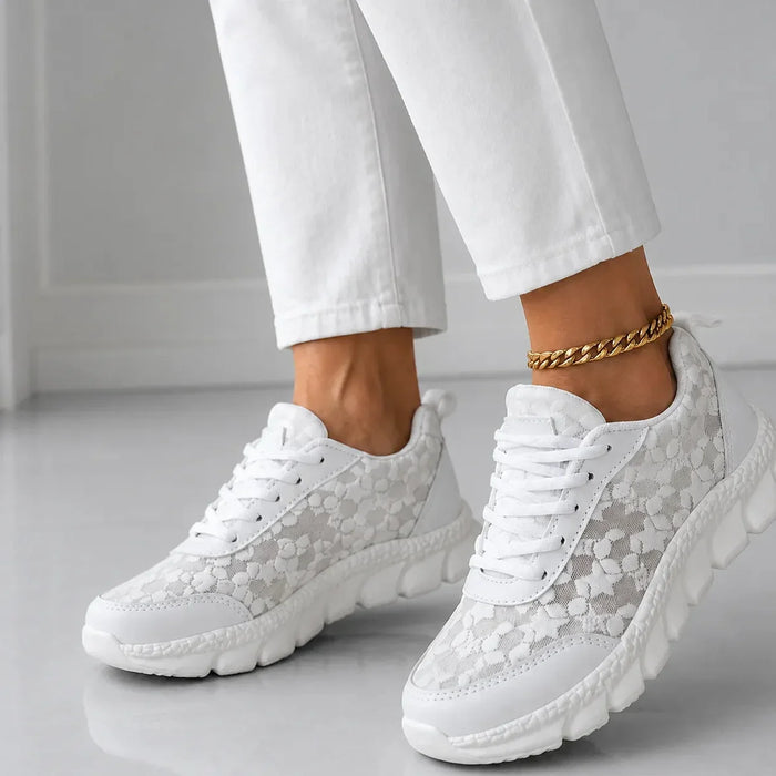 Stelline – Sneakers på plattform z siateczki w gwiazdki för kvinnor, andningsbara białe
