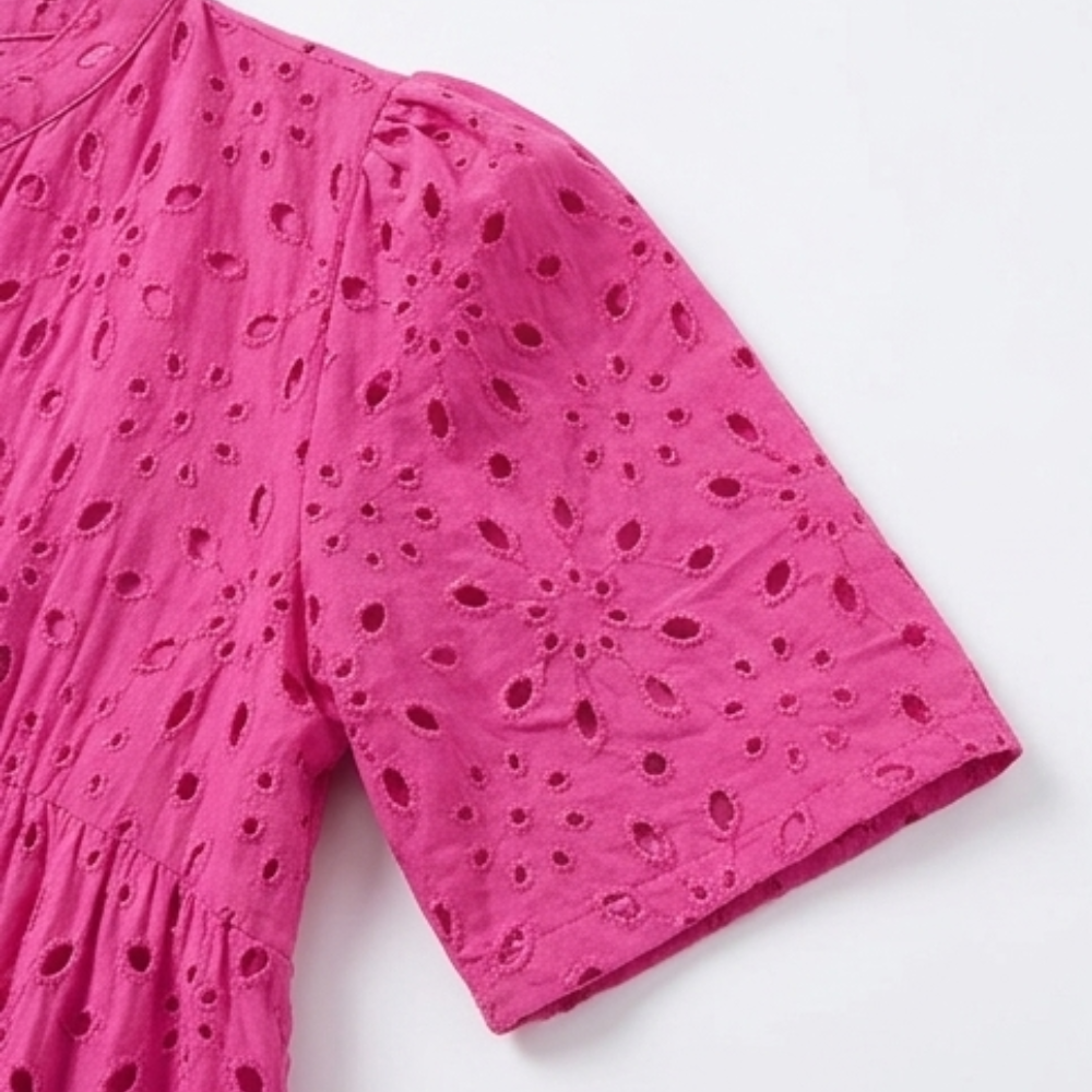 Wearbella – Lätt klänning z urringning w v-ringning i ażurowym wzorem dla krągłych sylwetek