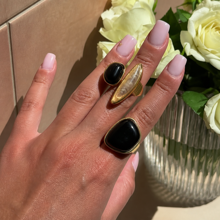 Tavialuxe – Otwarty ring z agatem, som inte matowieje