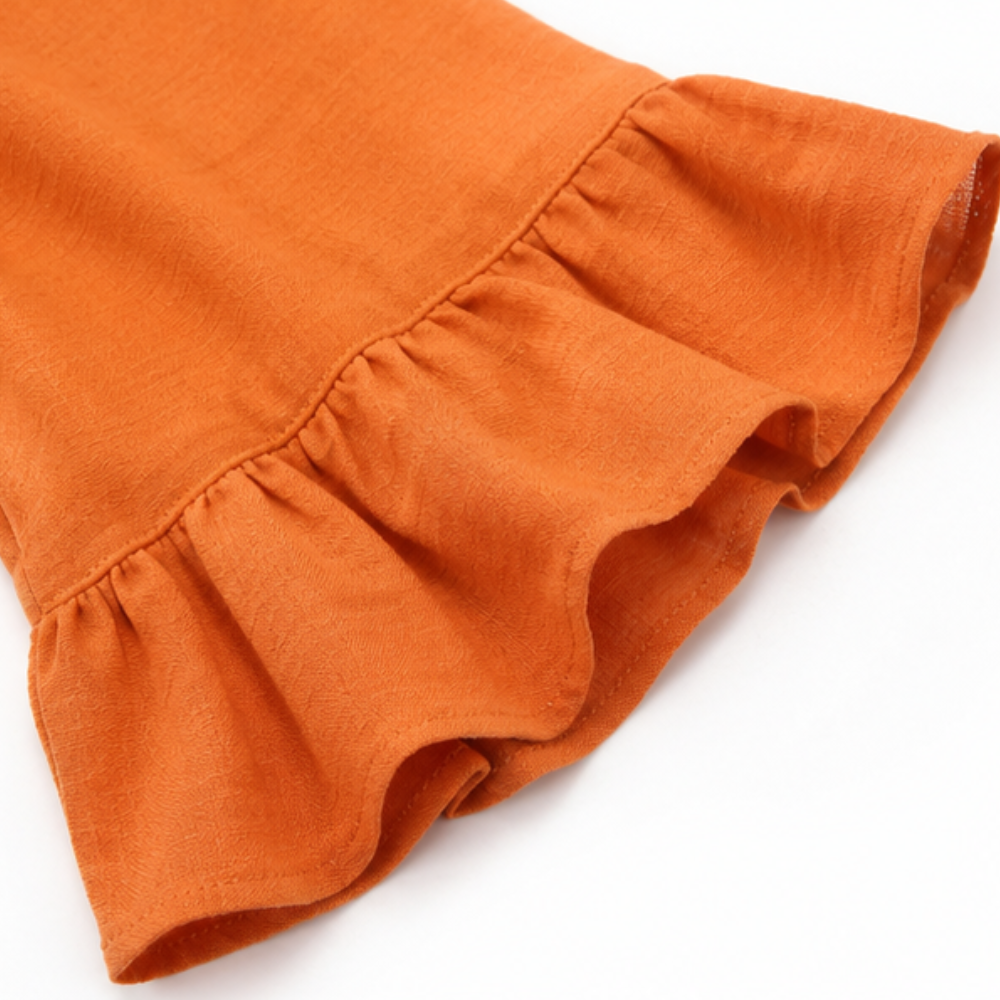 Laurelle – Blus z urringning w v-ringning i falbanami z knappar
