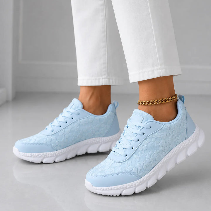 Stelline – Sneakers på plattform z siateczki w gwiazdki för kvinnor, andningsbara białe