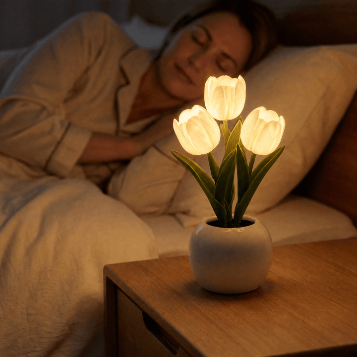 Bloomora – Lampa LED i form av tulipana z ceramiczną wazonem