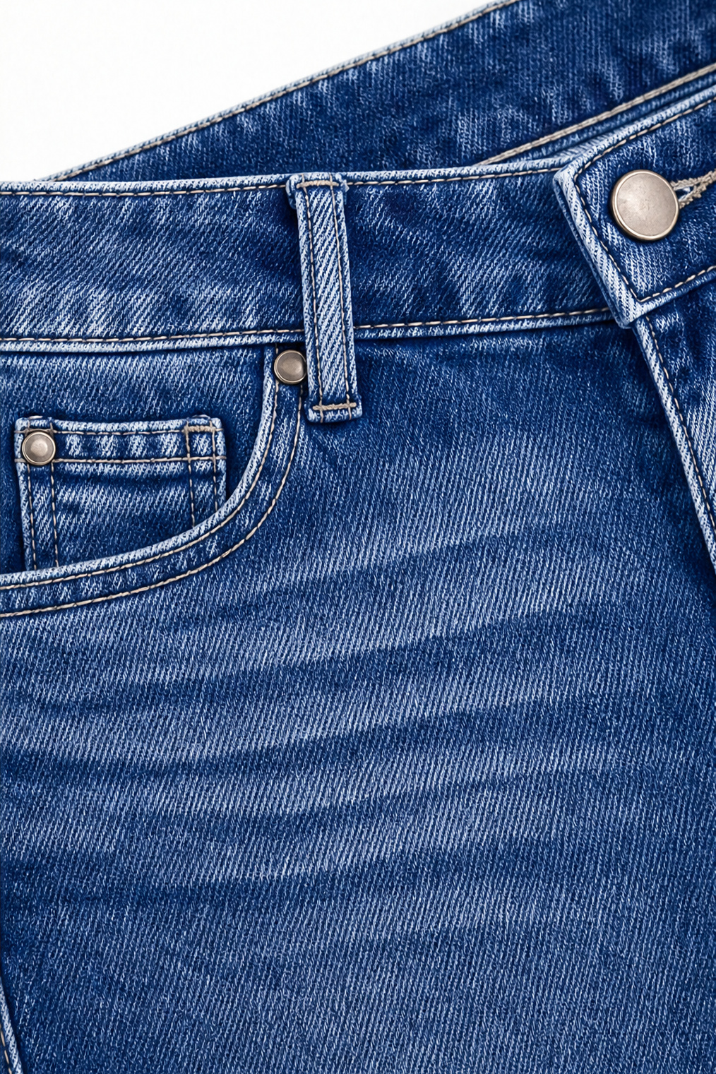 Flarelynn – Jeans z falbaniastymi knappar i surowym finish