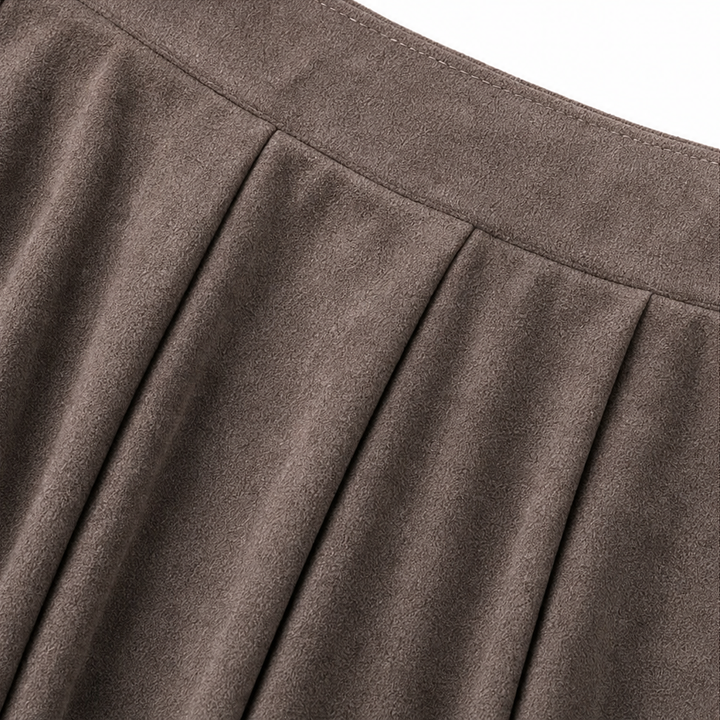 Sienna Fold – Asymetryczna Kjol z Plisami z Ekoskóry