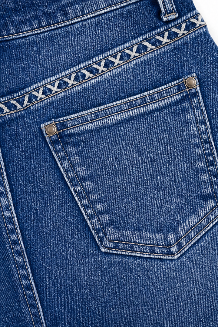 Flarelynn – Jeans z falbaniastymi knappar i surowym finish