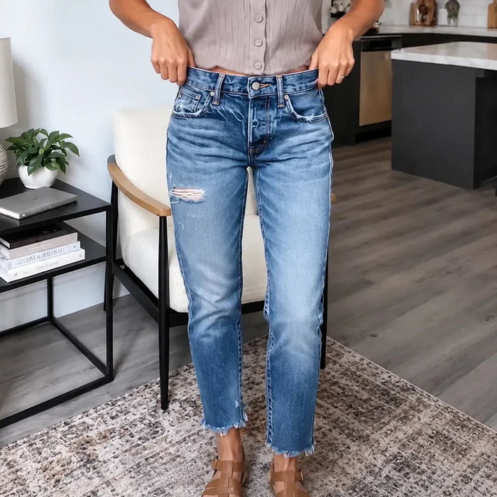 Denara – Mjuka, stretchiga, zniszczone, korta jeans för kvinnor
