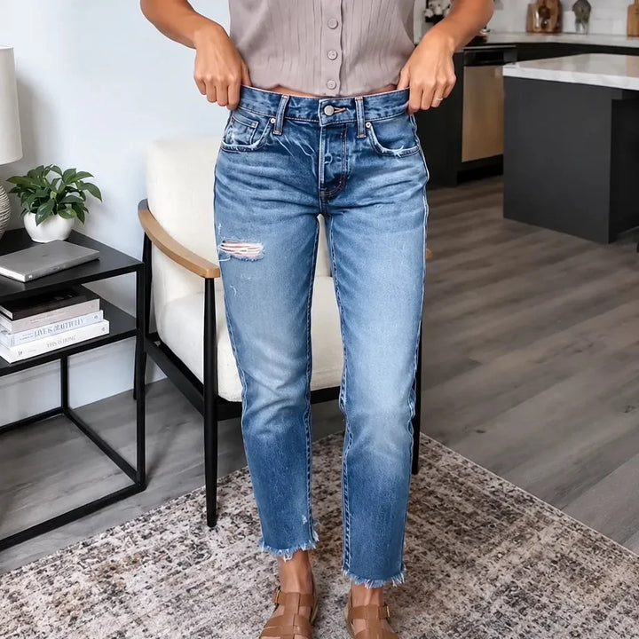 Denara – Mjuka, stretchiga, zniszczone, korta jeans för kvinnor