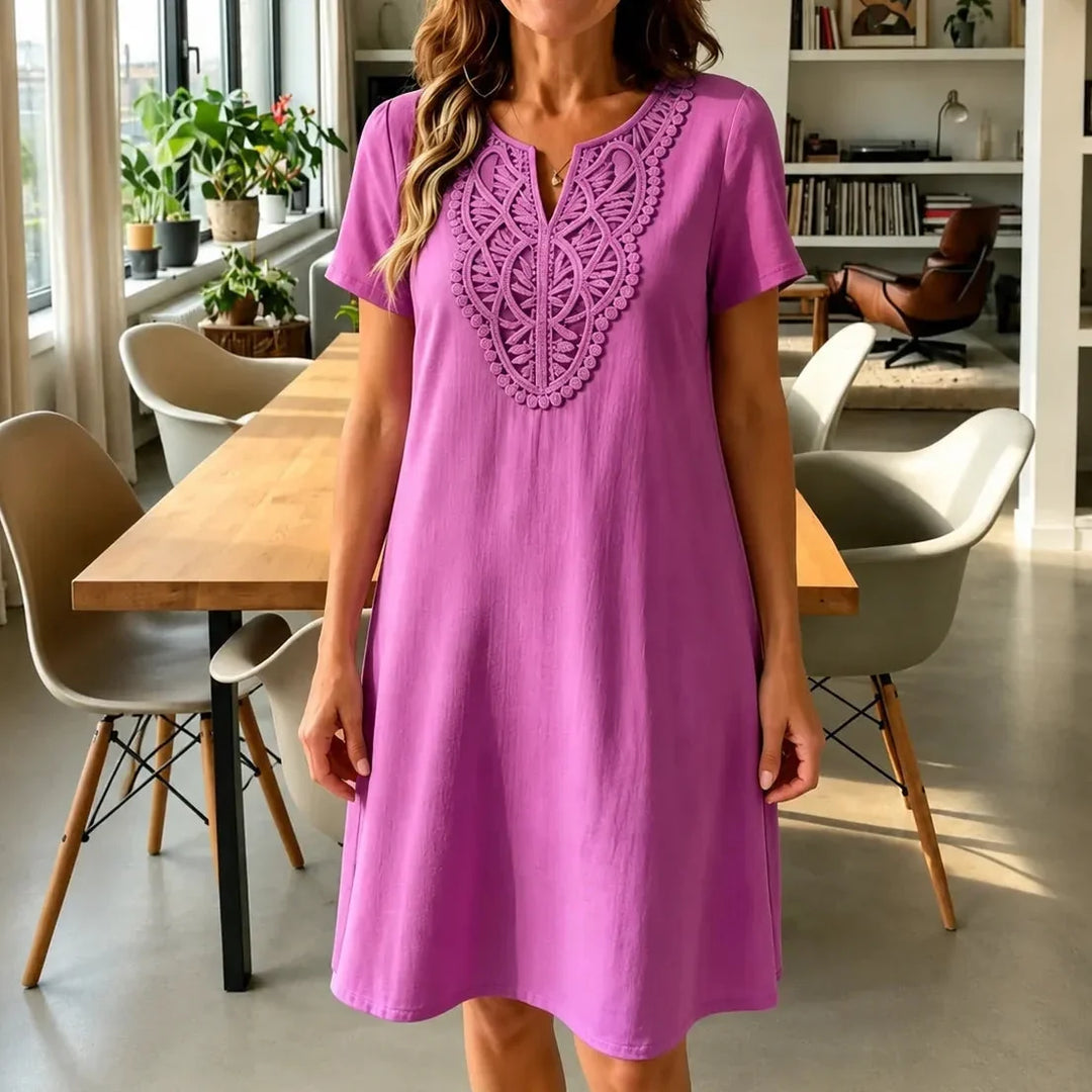 Loravie – Boho Klänning T-Shirt z Koronkowym Fartuszkiem w Stilu A