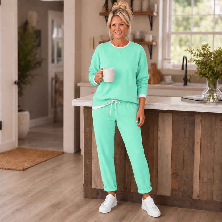 Wearbella – Set z bluzą z bocznymi rozcięciami i dresami