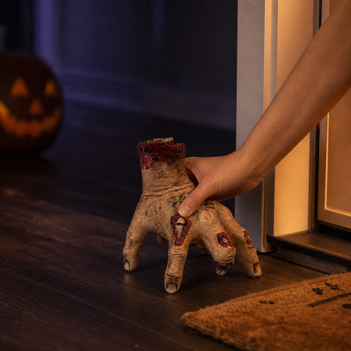 Creepcrawler – Ręka z odciętymi palcami aktywowana ruchem