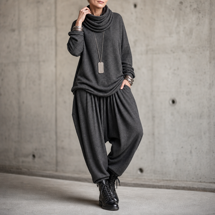 Pinstripe Poise – Set z Drapowanym Topem z Hög Urringning i Spodniami i form av Latarni