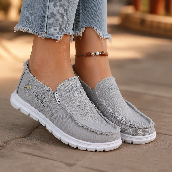 Breeza – Dam Zniszczone Kanvasowe Mokasyny Slip-On z Postrzępionymi Krawędziami