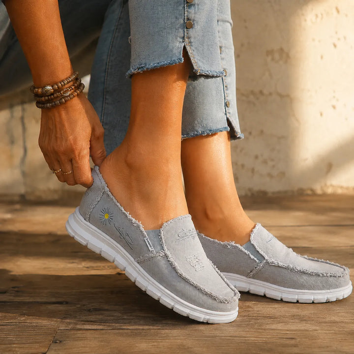 Breeza – Dam Zniszczone Kanvasowe Mokasyny Slip-On z Postrzępionymi Krawędziami