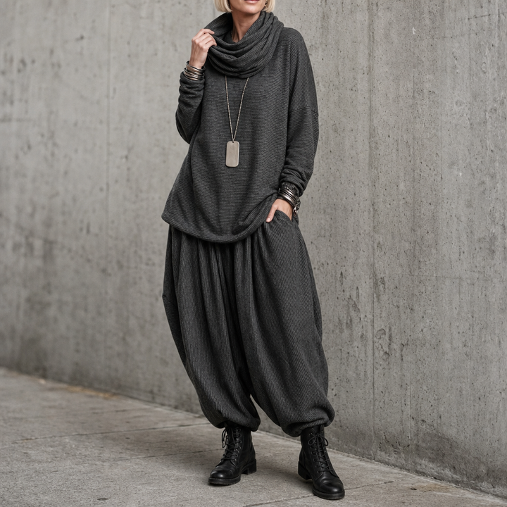 Pinstripe Poise – Set z Drapowanym Topem z Hög Urringning i Spodniami i form av Latarni