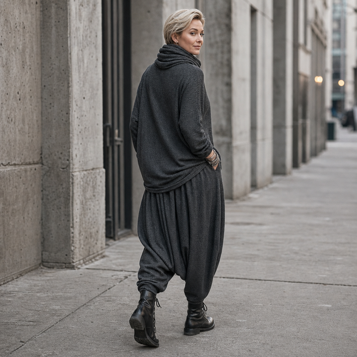 Pinstripe Poise – Set z Drapowanym Topem z Hög Urringning i Spodniami i form av Latarni