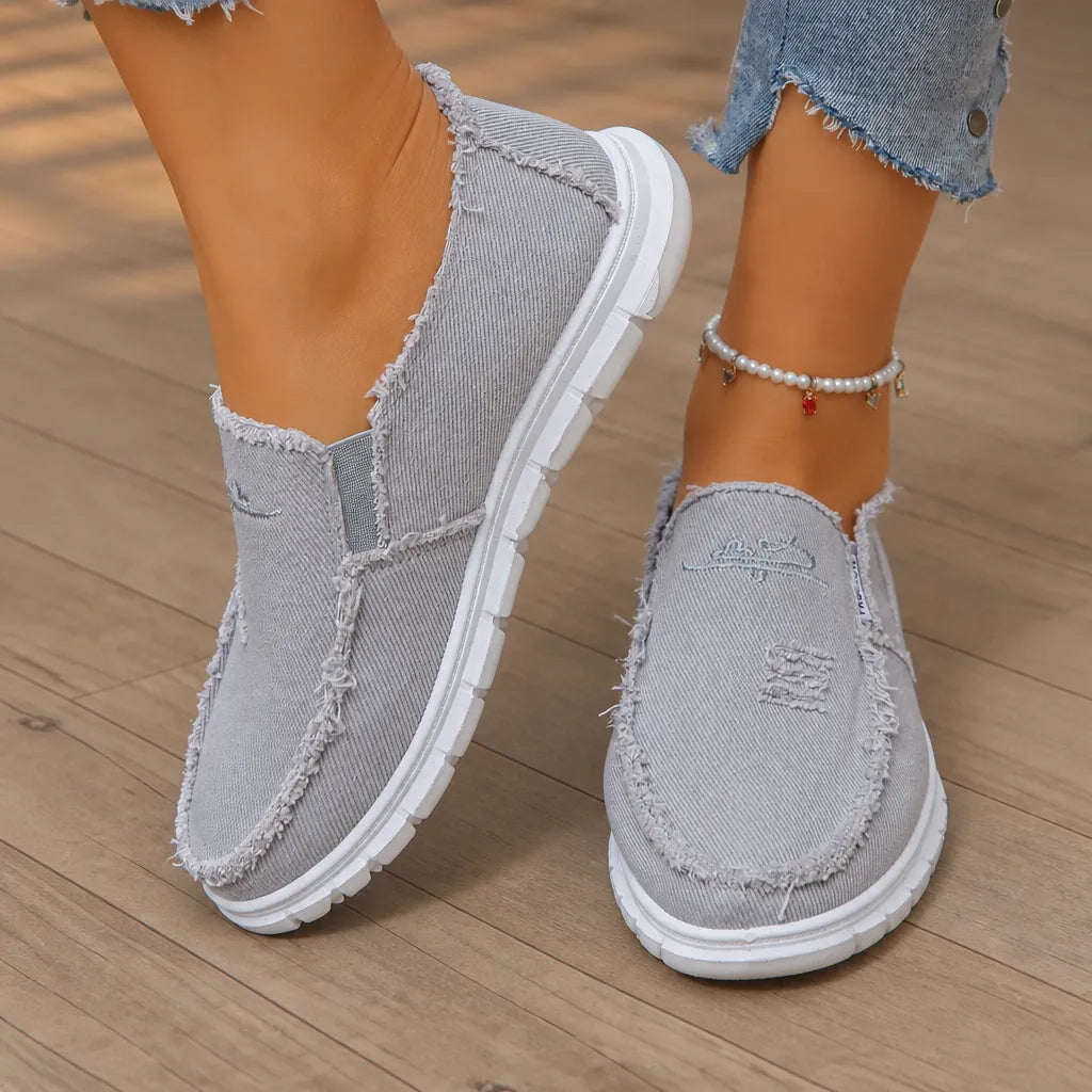 Breeza – Dam Zniszczone Kanvasowe Mokasyny Slip-On z Postrzępionymi Krawędziami