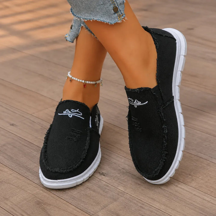 Breeza – Dam Zniszczone Kanvasowe Mokasyny Slip-On z Postrzępionymi Krawędziami