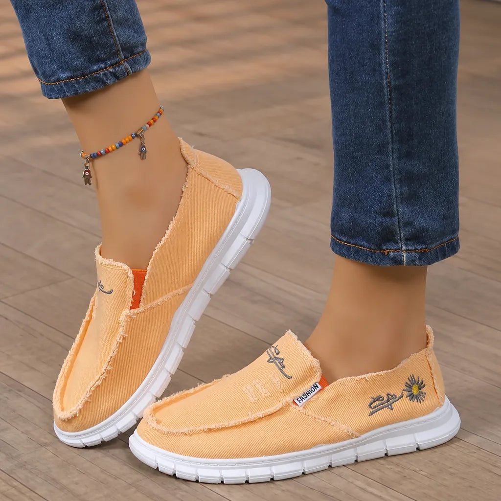 Breeza – Dam Zniszczone Kanvasowe Mokasyny Slip-On z Postrzępionymi Krawędziami