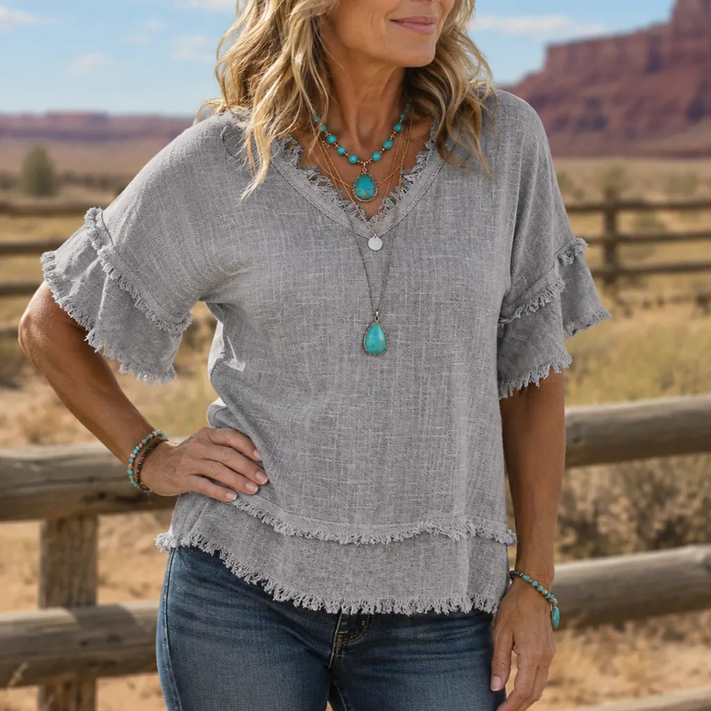 Lorelei – Boho T-shirt z frędzlami w dekolcie V för kvinnor, lös passform maskujący mage